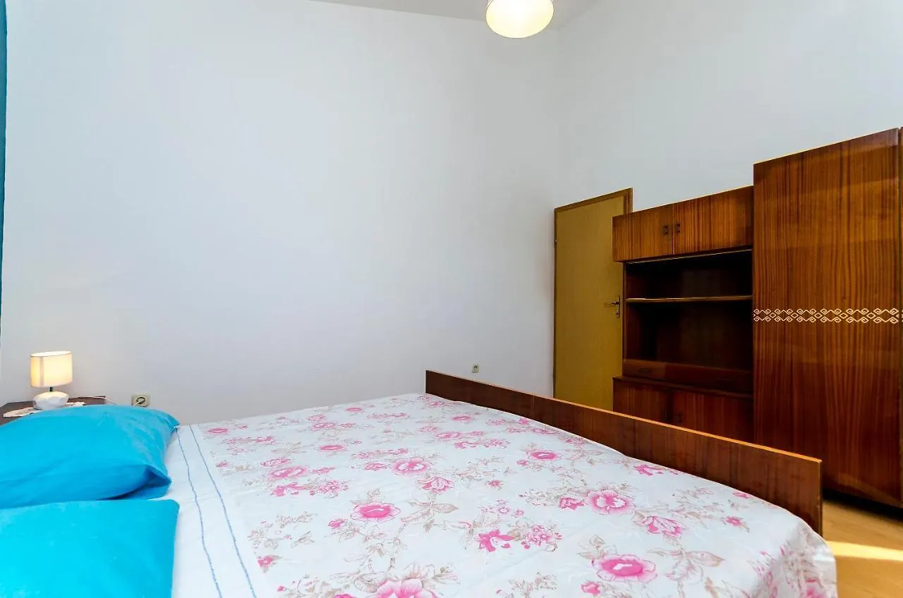 Apartments Milka Slatine 0*,